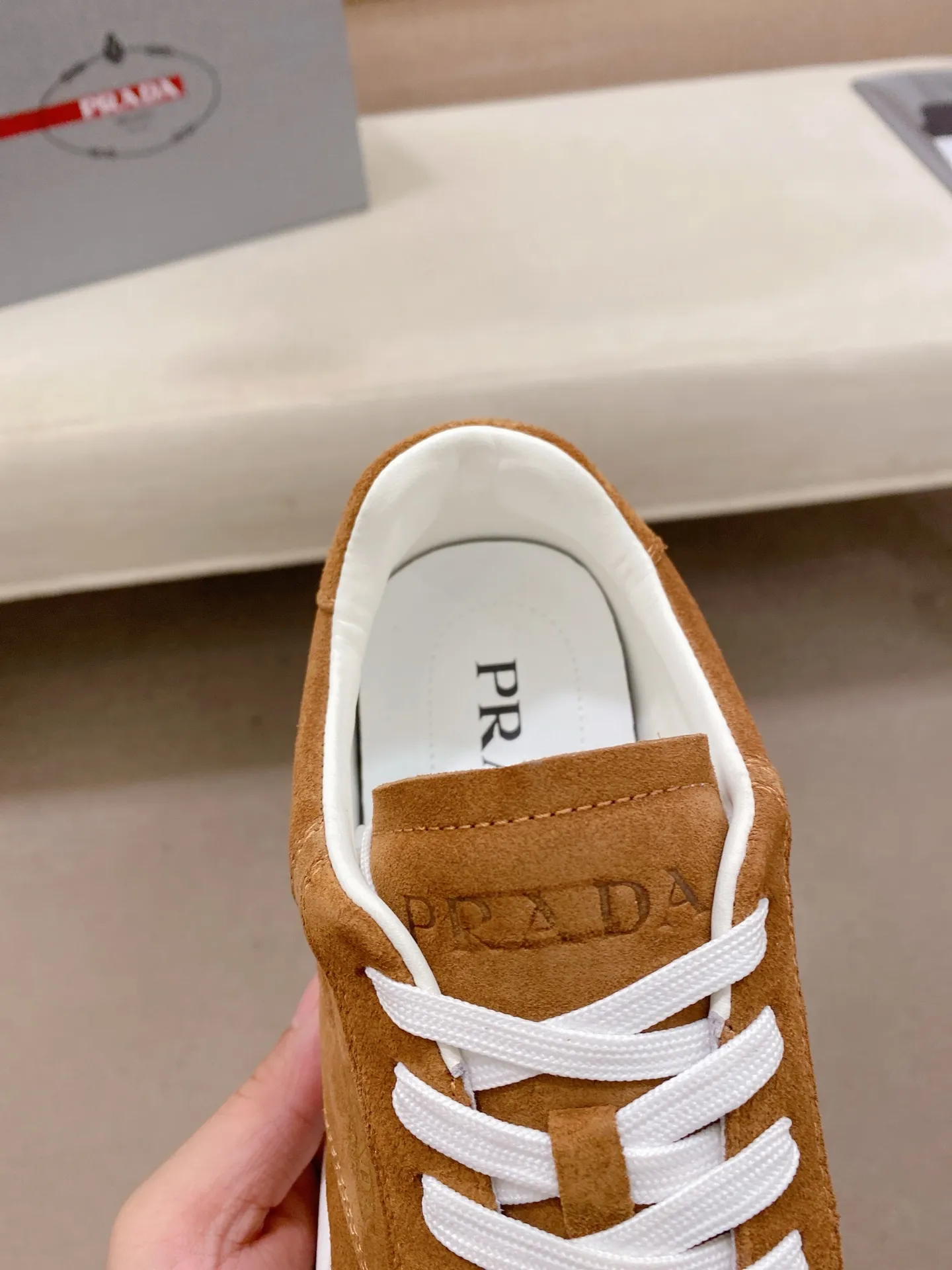 Men's shoes 💰 580💰 ✔️✔️✔️High version High-quality new PRADA counters are launched simultaneously. The new men's shoes and 😘fabric are selected suede cowhide and are made by pure handicrafts. Lining: Full cowhide lining. 👍🏿 High-end ☄️ air-cushion molded anti-slip rubber outsole, exquisite lines, simple and elegant, comfortable and high-end for leisure travel. Code number: 38 to 44